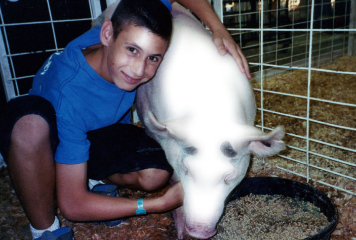 Jacob_with_4-H_Pig